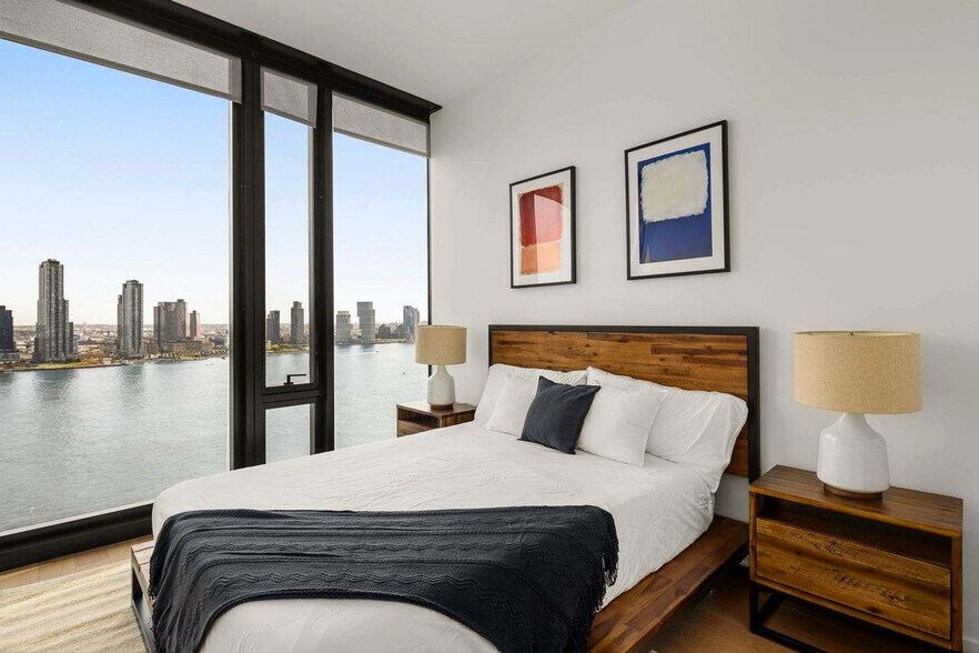 Building Photo - 685 1st Ave