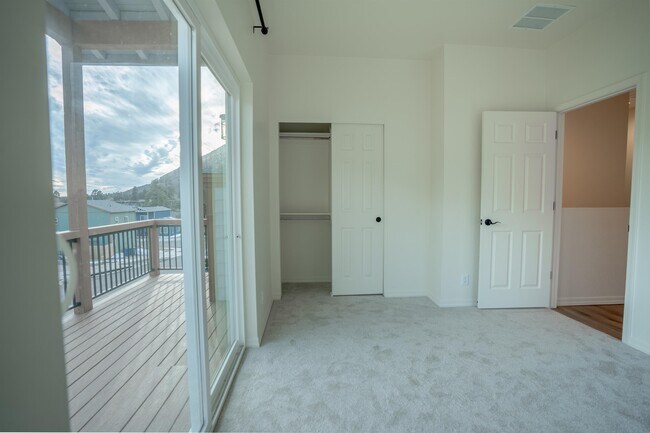 Building Photo - 5026 E Retreat Cir