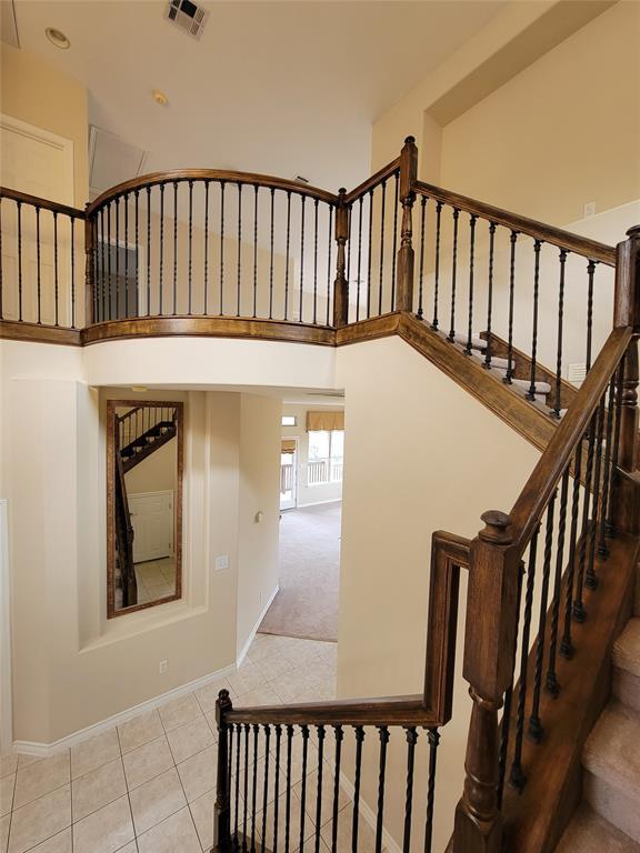 Building Photo - 404 Golf Crest Ln
