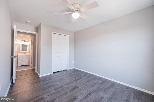 Building Photo - 10716 Cordage Walk