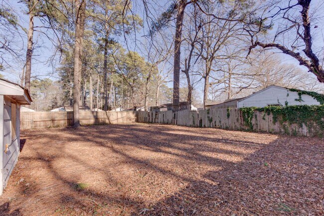Building Photo - 106 Pine Grove Ave