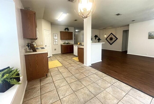 Building Photo - Plank Floors & Modern Comforts!" "Corner F...