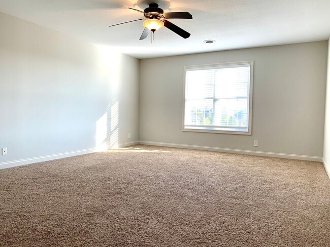Building Photo - 1533 Edgewater Ln