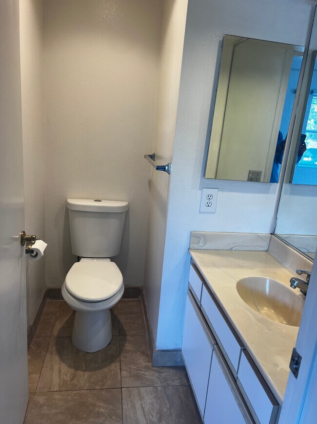 Downstairs 1/2 bathroom - 640 Vernon Ave
