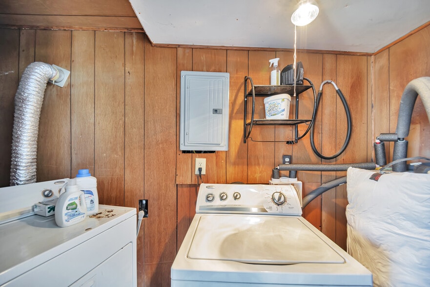 Building Photo - 801 Potter Ln