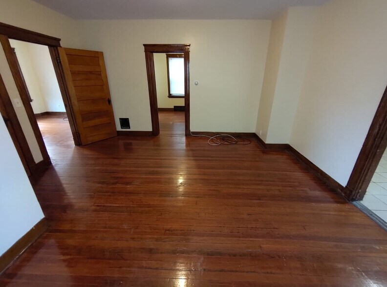 Building Photo - 406 Shelton Ave