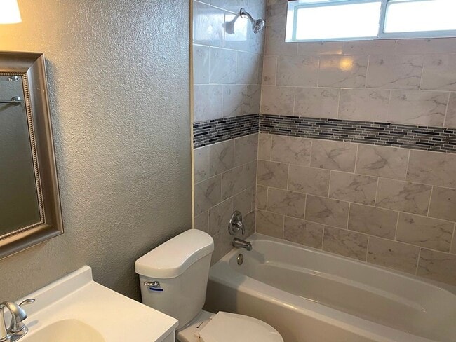 Building Photo - 2914 Royal Knoll Dr