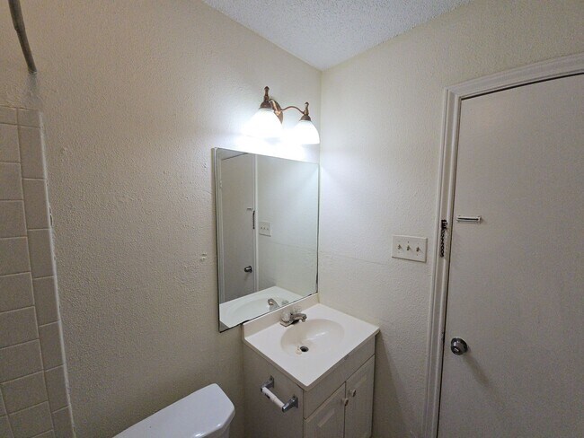 Building Photo - 1307 Brenda Ln