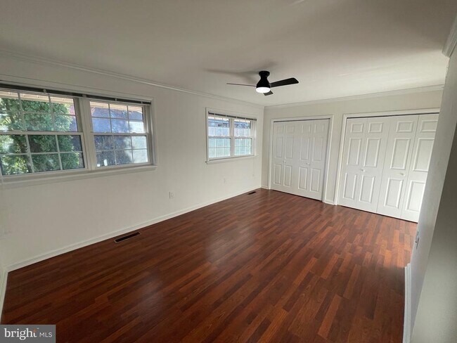 Building Photo - 1949 Kennedy Dr