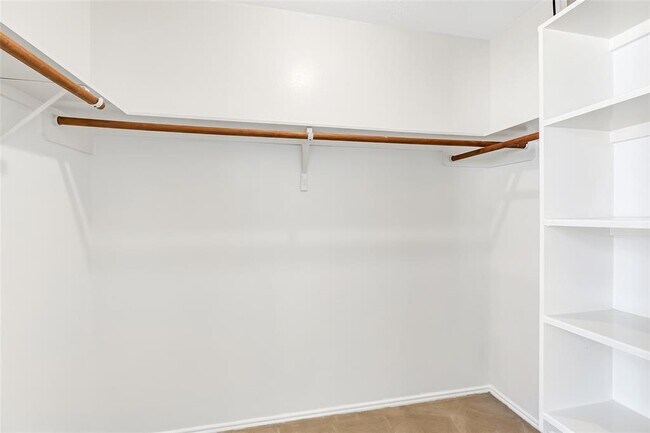 Building Photo - 9834 Bobolink Dr