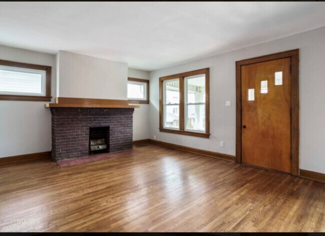 Building Photo - 1249 N 5th St