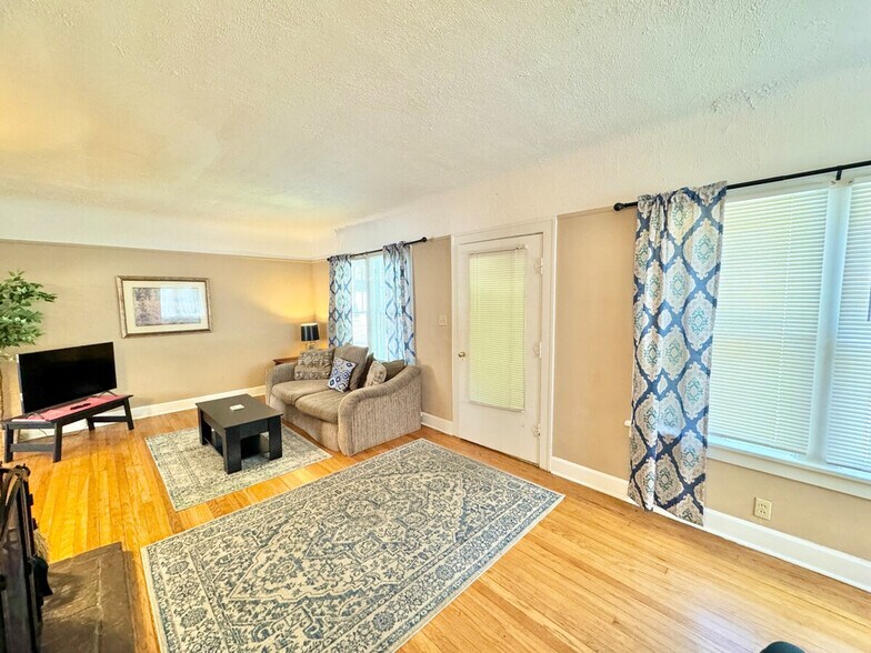 Building Photo - 3484 Blanche Ave