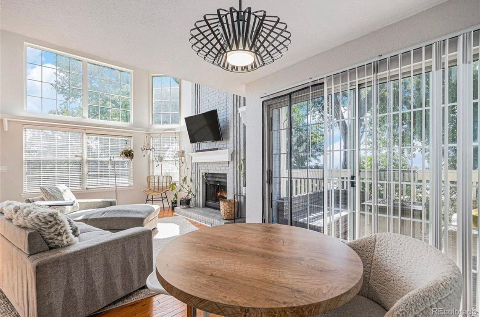 Building Photo - 2420 W 82nd Pl