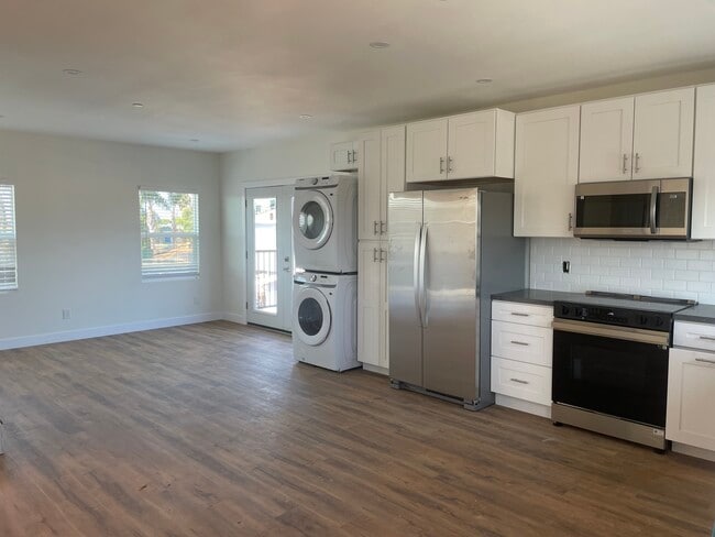 Building Photo - 871 7th St