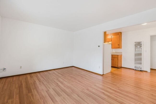 Building Photo - Spacious 1-Bedroom Apartment in South Shat...