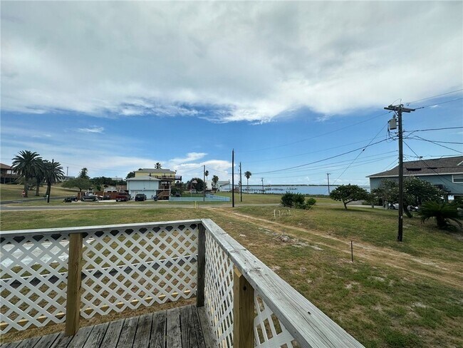 Building Photo - 810 S Sandpiper St