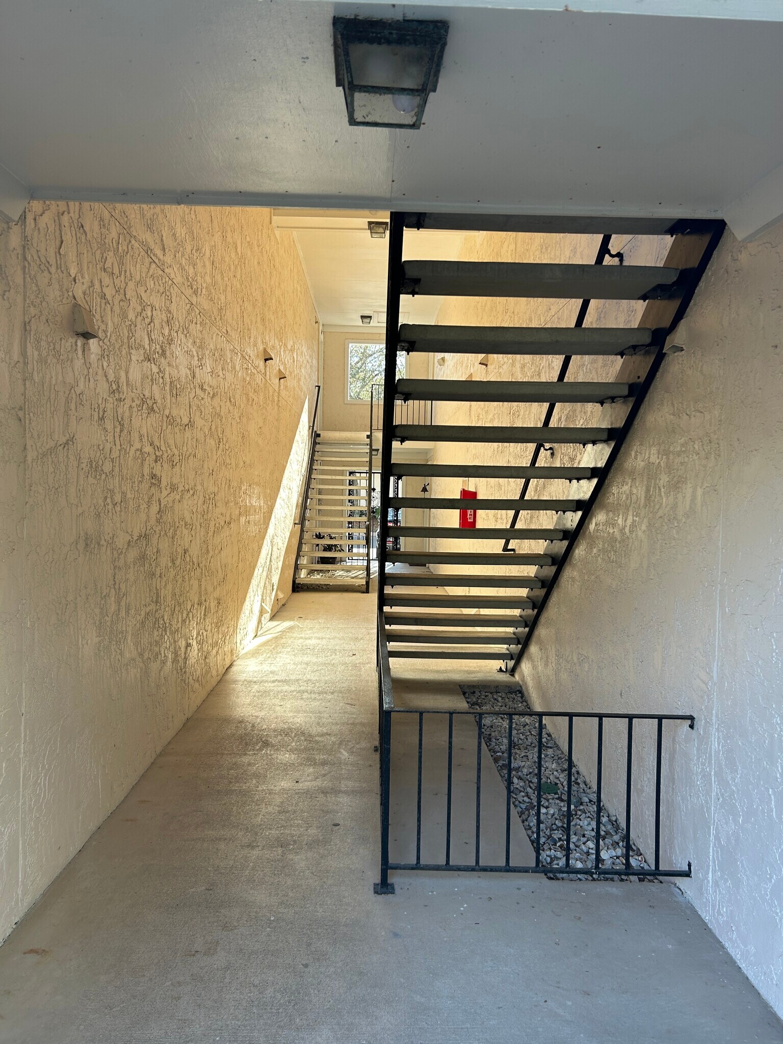 Building Photo - 13715 Richmond Park Dr N