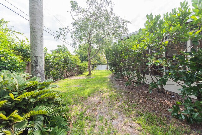 Building Photo - 508 Poinsettia Rd
