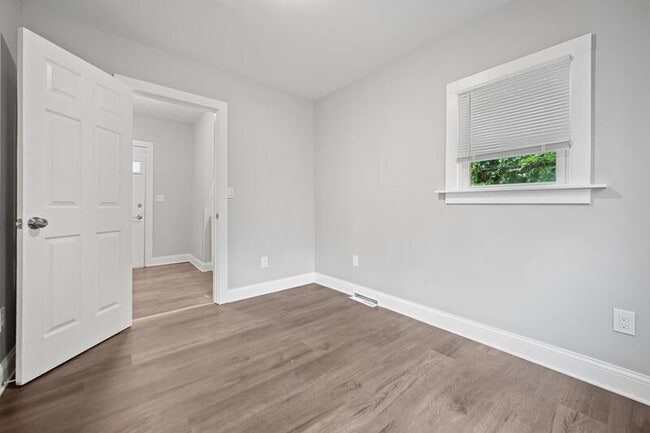 Building Photo - 1365 E 43rd St