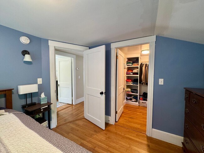 Building Photo - $3,900 - 3BD/2BA Single Family Home - Falmouth w/ Heated 2-Car Garage, W/D & Large Backyard! Avai...