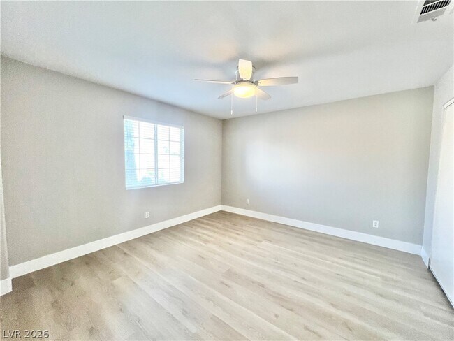 Building Photo - 1705 Encarta St