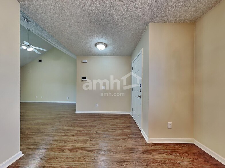 Building Photo - 11 Mills Run Ct