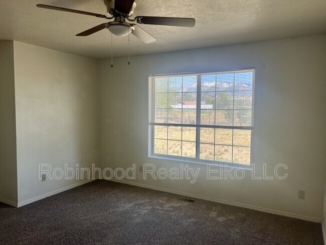Building Photo - 132 Flora Pl