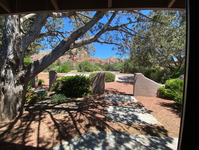 Building Photo - 2285 Sanborn Dr