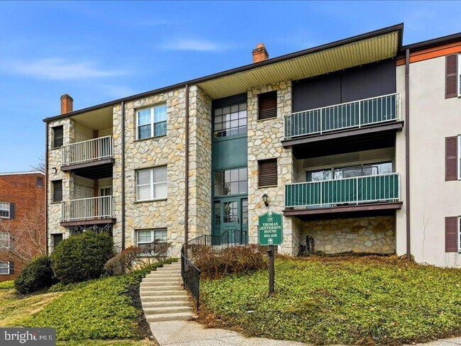 Building Photo - 421 Drummers Ln