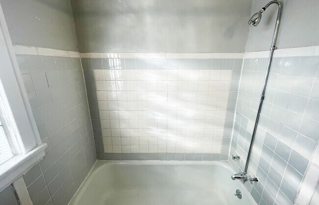 Building Photo - 415 Probasco St