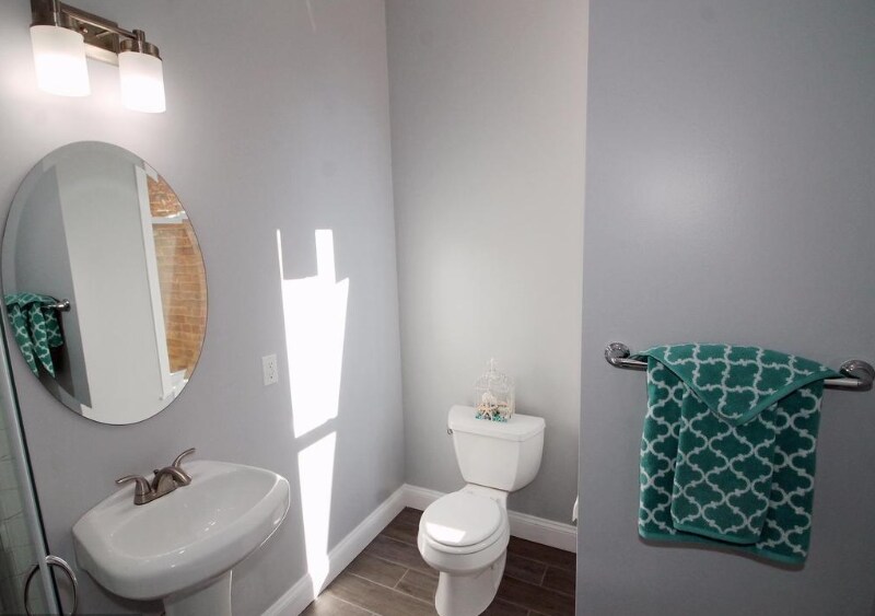 Building Photo - 703 Portland St