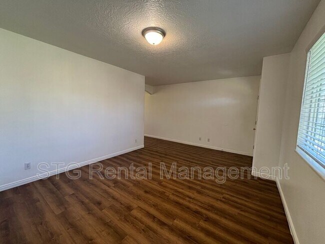 Building Photo - 154 E 100 N