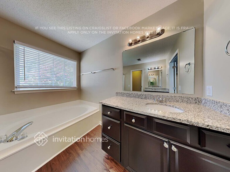 Building Photo - 17216 Chablis Ct
