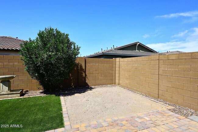 Building Photo - 2516 E King Bird Dr