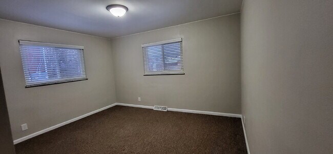 Building Photo - 205 Scott Ave