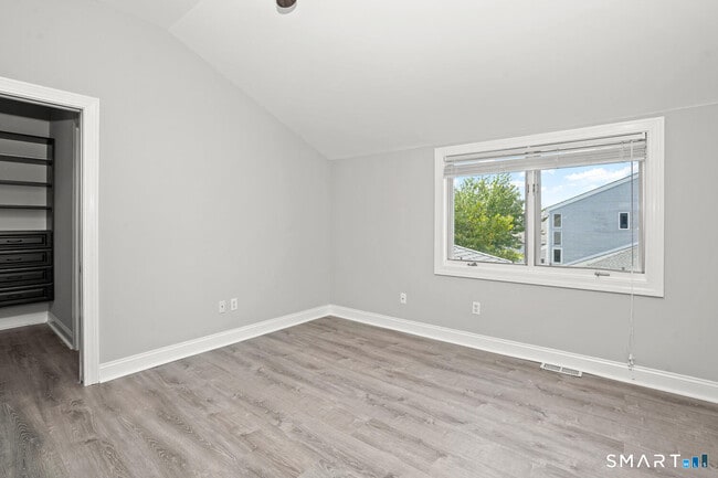 Building Photo - 260 Breakers Ln
