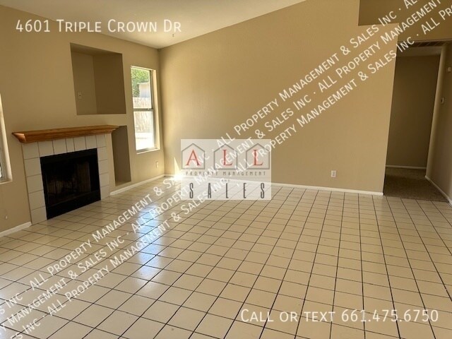Building Photo - 4601 Triple Crown Dr