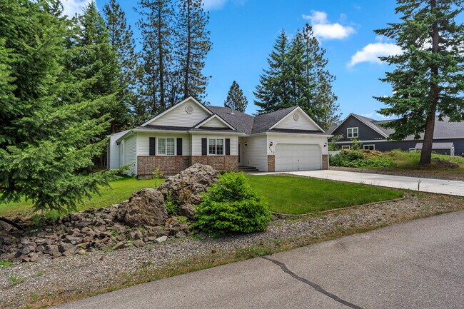 Building Photo - 8290 N Uplands Dr