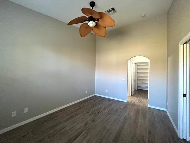 Building Photo - 7871 Lake Sawgrass Loop