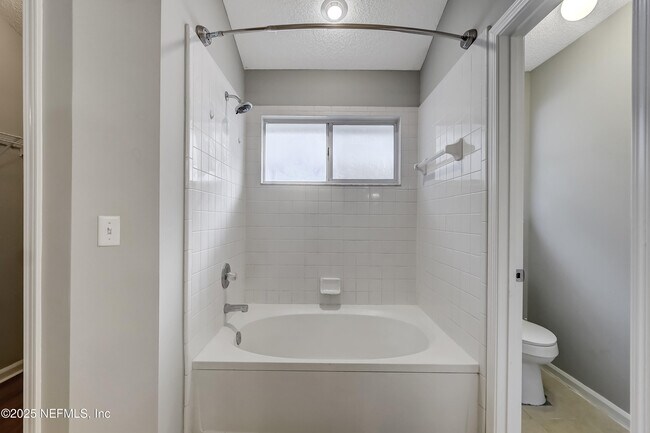 Building Photo - 9642 Pritmore Rd E