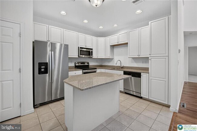 Building Photo - 5127 Dogwood Trail
