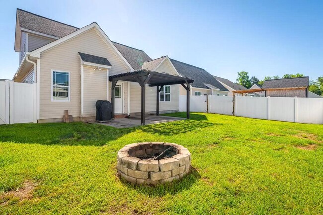 Building Photo - 925 Dearborn Ct