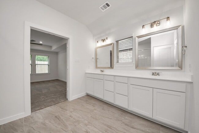 Building Photo - 31815 Autumn Spur Ln