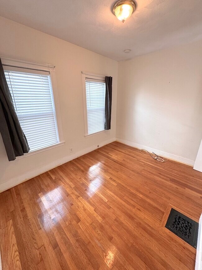 Building Photo - 59 Judson St