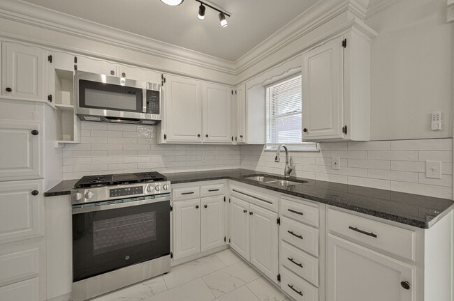 Building Photo - 3912 Parkwoods Ln