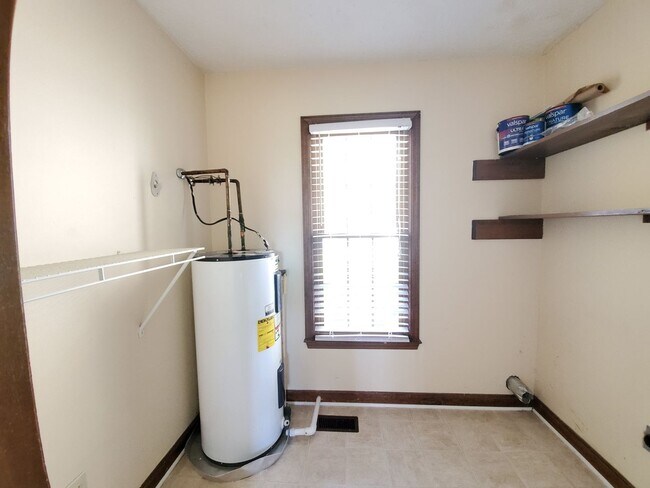 Building Photo - 3508 Gowan Ln