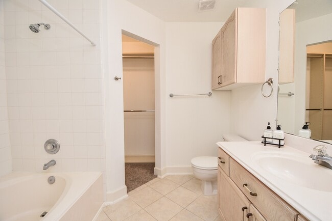 Building Photo - 138 Willowwood Cir