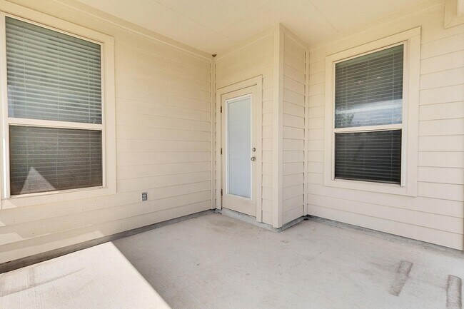Building Photo - 3215 Honey Peach Way