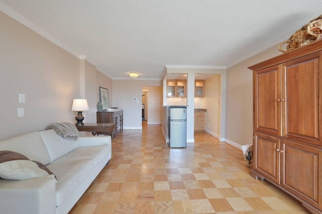 Building Photo - Luxury and fully updated studio in America...