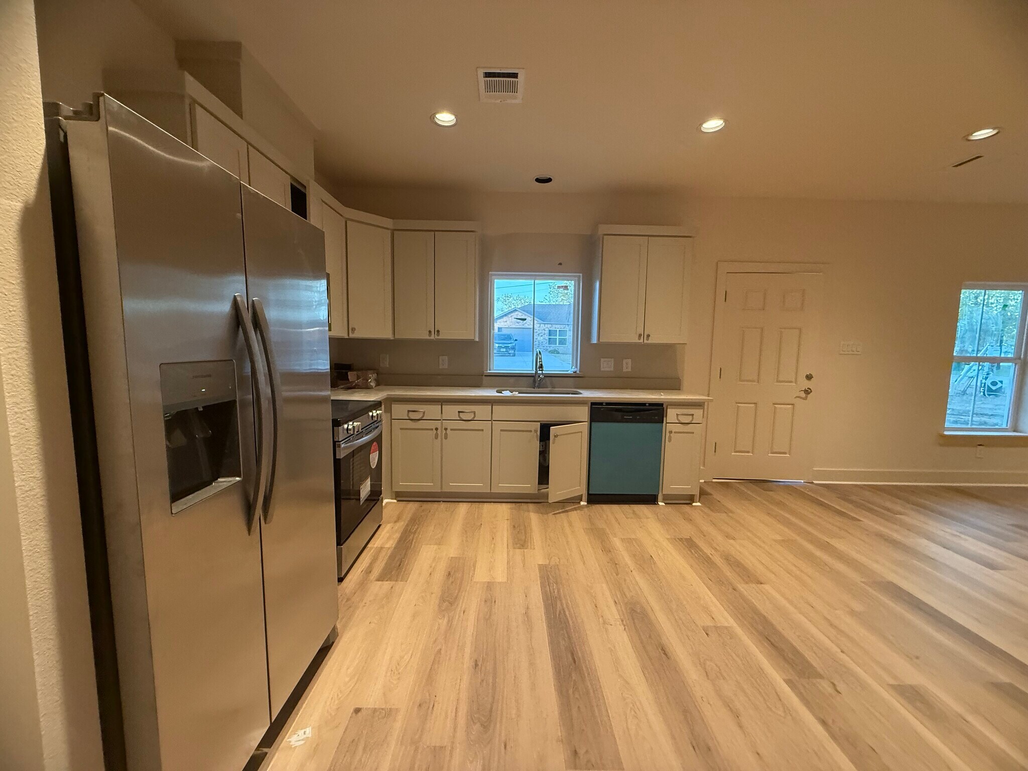 Building Photo - 104 Kirkland St